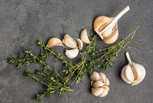 گیاهان ضد باکتری و ضد ویروس سیر و آویشن