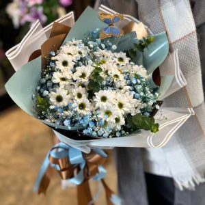دسته گل داوودی و بیبی بریث آبی