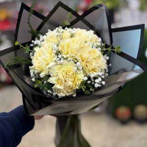 دسته گل میخک طلایی