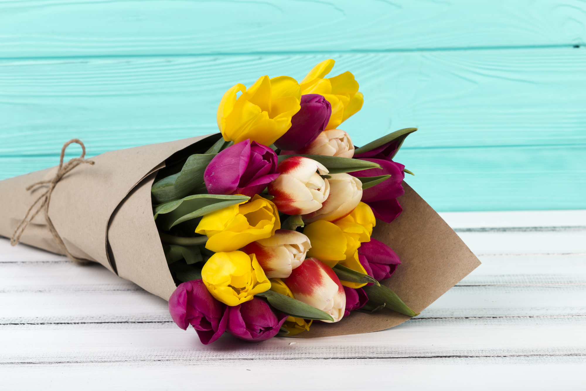 دسته‌گل: هدیه‌ای ماندگار از طبیعت برای هر لحظه و هر مناسبت دسته گل