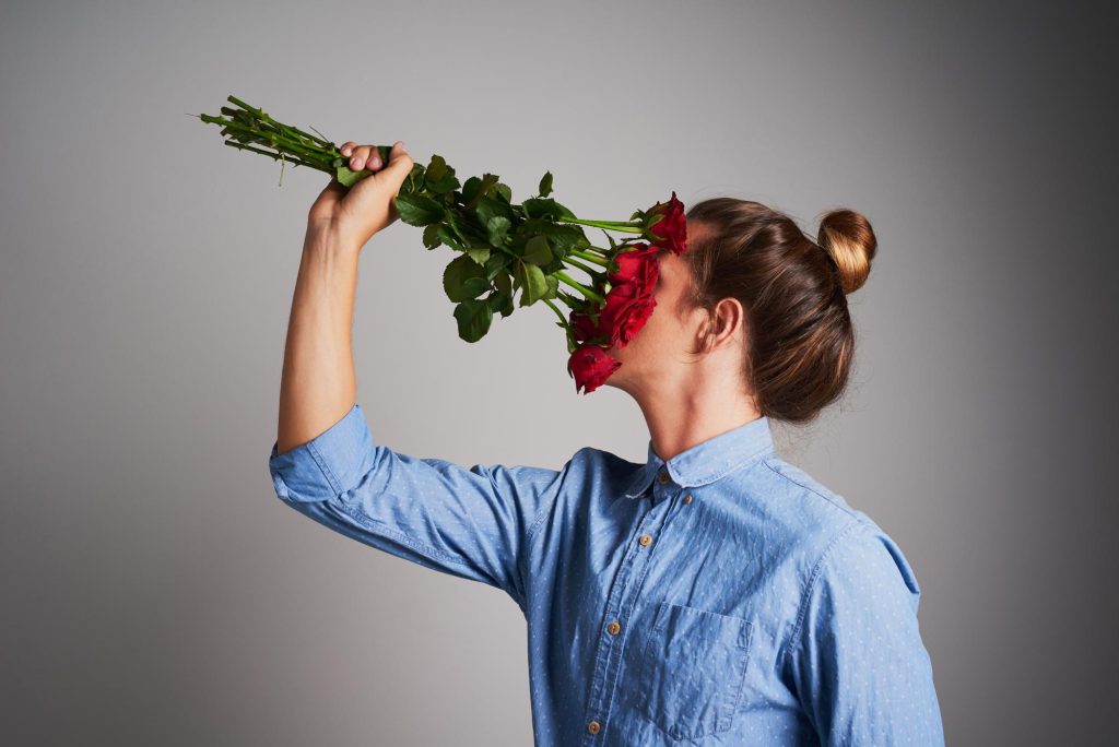 نکات کلیدی برای افزایش ماندگاری و طراوت گل‌های شاخه‌ای